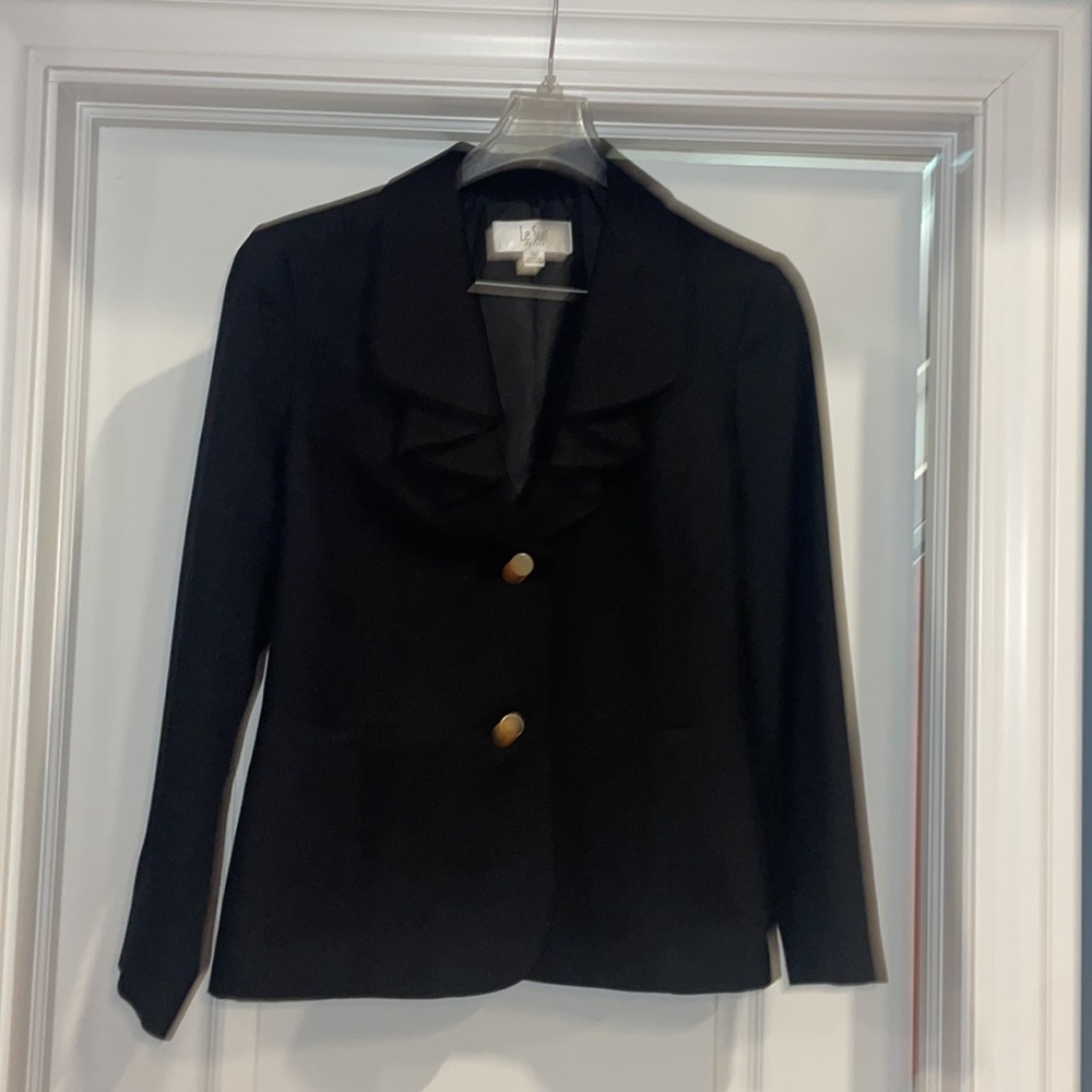 Le Suit Petite black pant suit